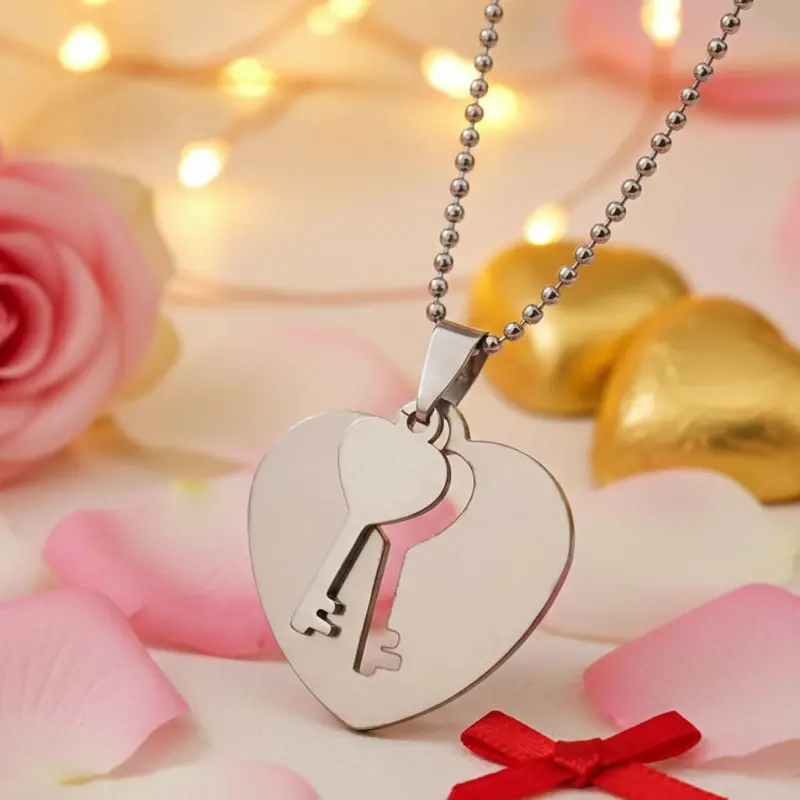Contemporary Heart-And-Key Pendant Necklace For Everyday Wear 1