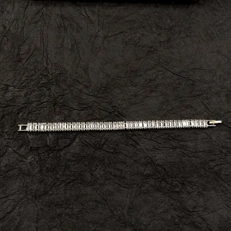 Elegant Gold-Plated Bracelet With Ad-Style Stone Inlay And Sleek Band 1