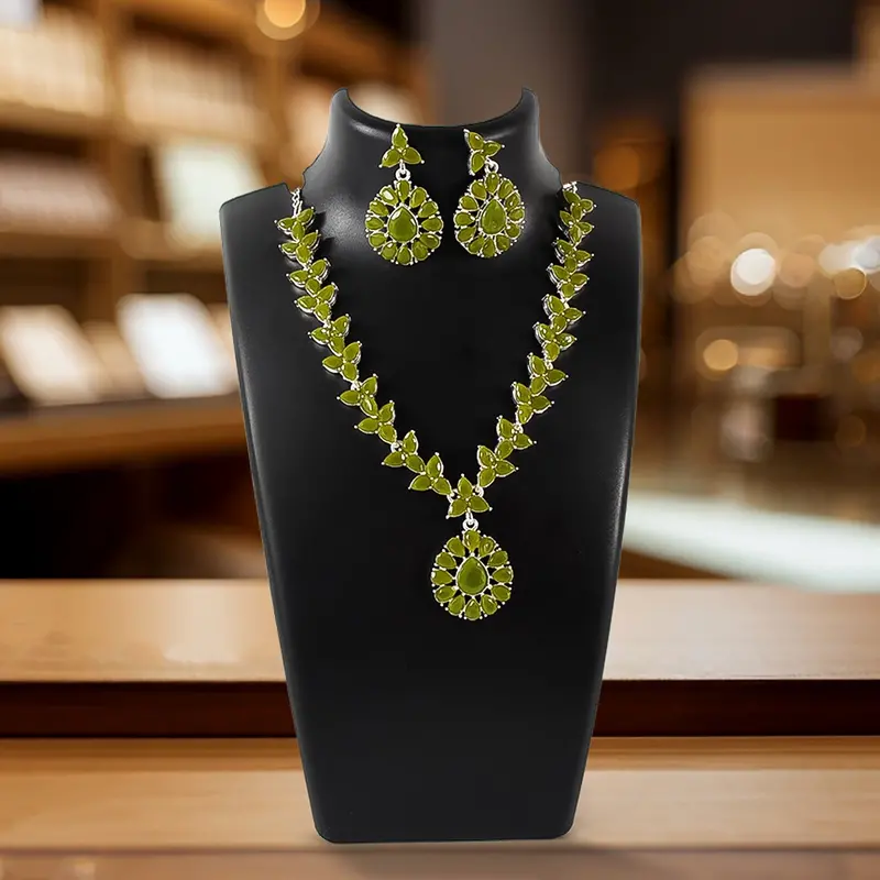 Green Diamond Accent Necklace Set – Nature-Inspired Glamour 1