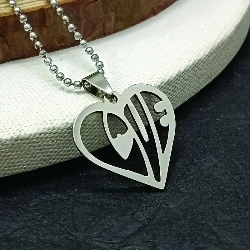Heart-Shaped Love Pendant – Romantic Chain Jewelry 1