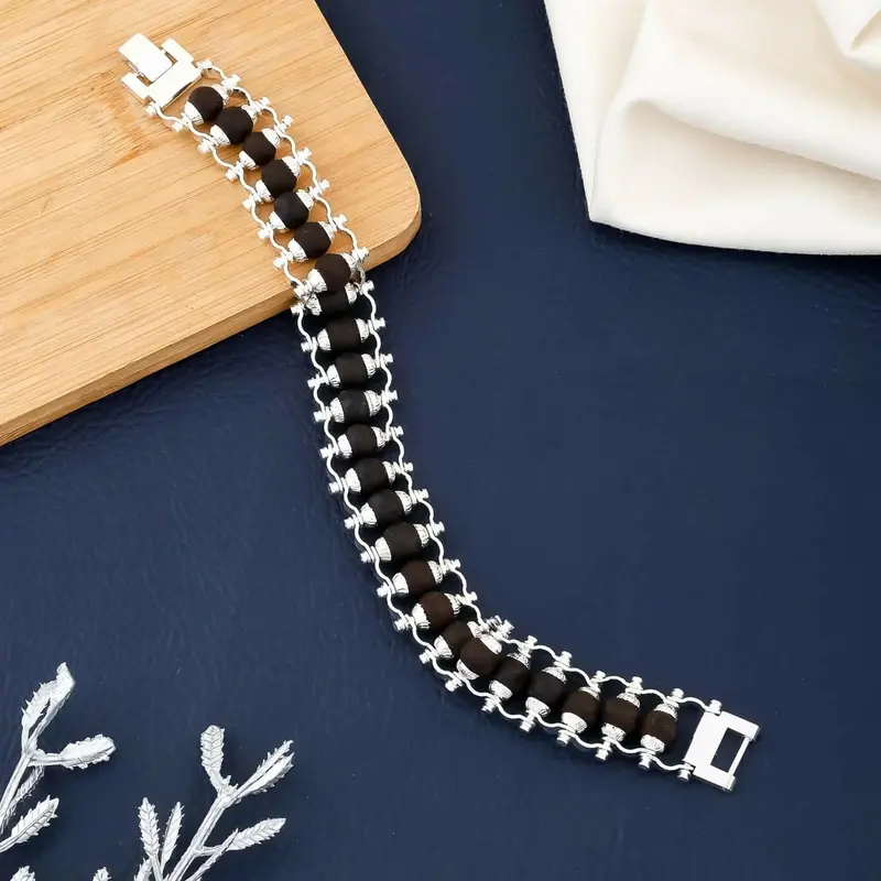 Karungali Black Bead Bracelet – Stylish Silver-Plated Wrist Accessory For Men 1