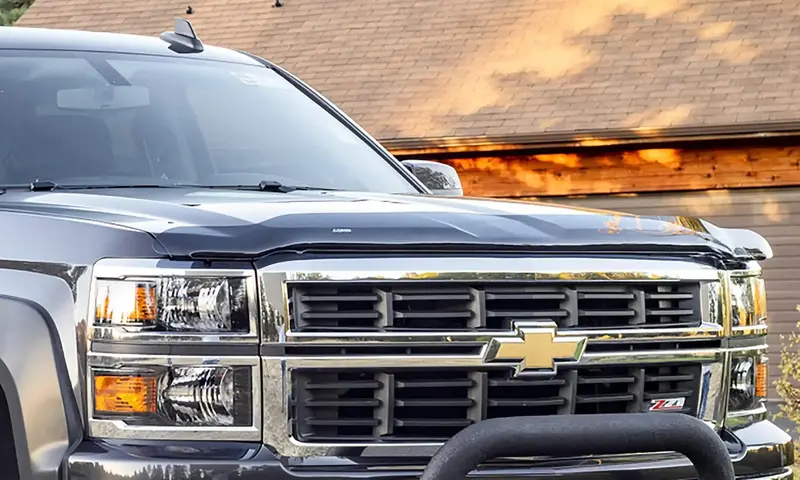 Lund Interceptor Smoke Bug Shield – Full-Height, No-Drill Installation 1