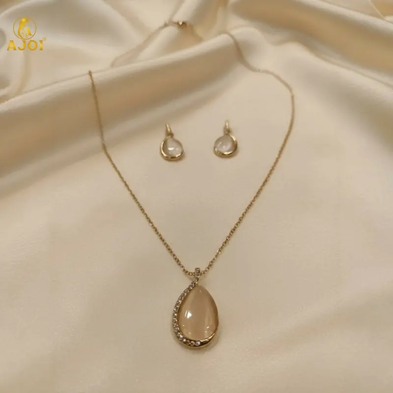 Luxury Rose Gold Teardrop Crystal Jewelry Set: Pendant And Matching Earrings 1