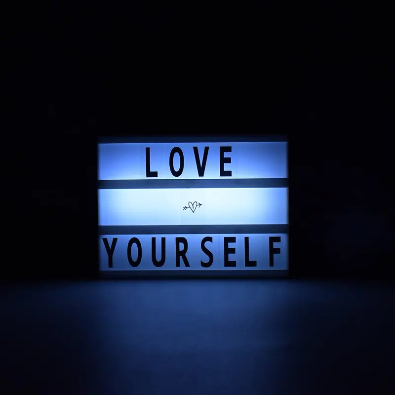 Mini A6 Magnetic Light Box – Cinematic Style, 82 Letters + 10 Emojis (Black) 1