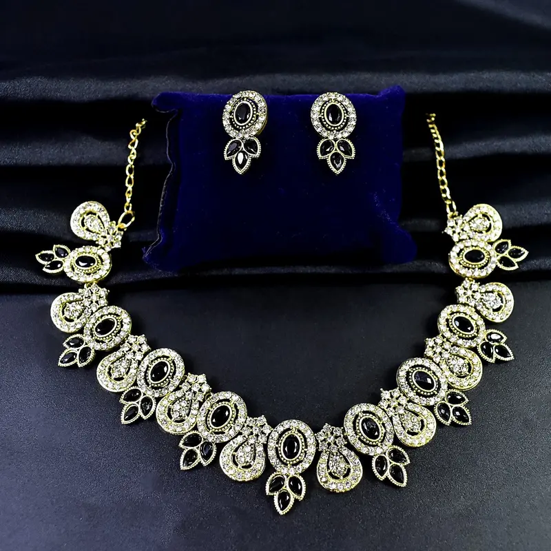 Monochrome Black And White Diamond Jewelry Set 1