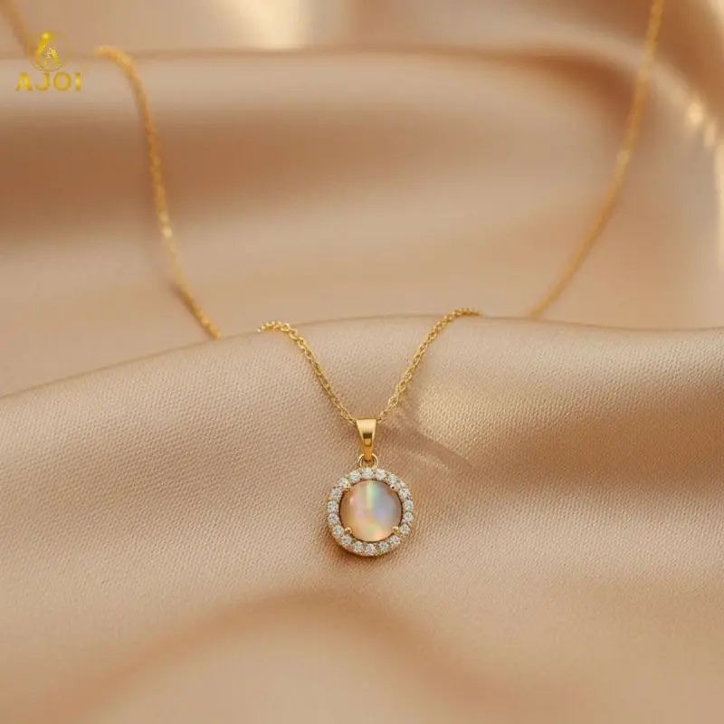 Signature Crystal Pendant Necklace – Elegant Luxury Design 1