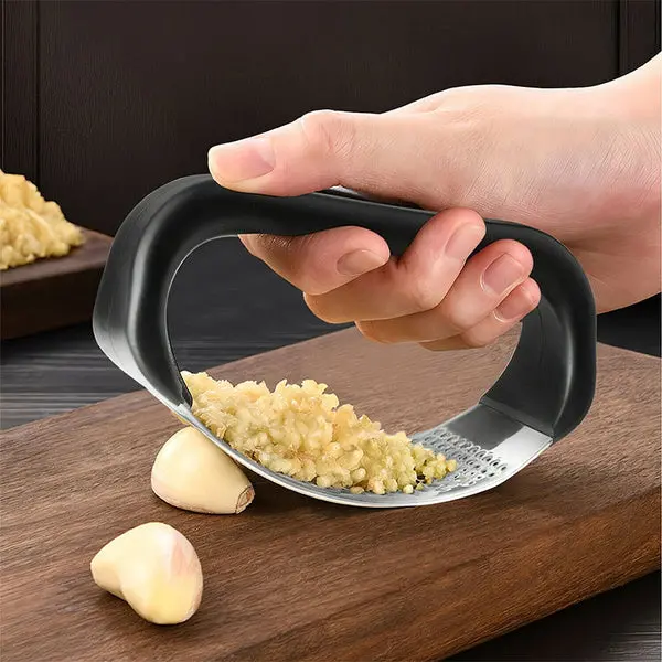 Stainless Steel Garlic Press With Ergonomic Design And Color-Accented Handle 1