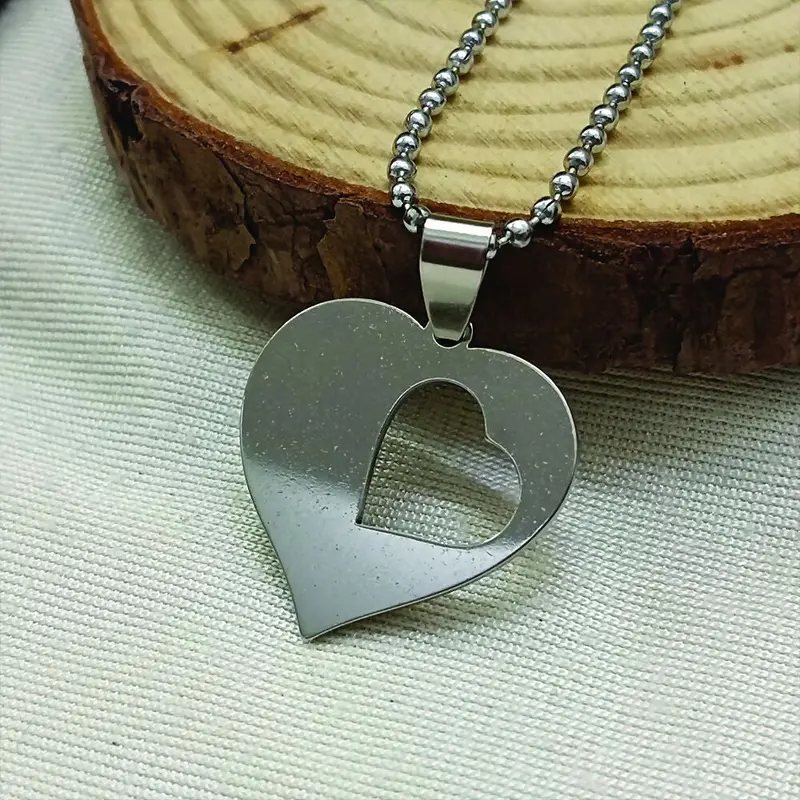 Unisex Heart Pendant Necklace – Versatile Love-Themed Chain Jewelry 1